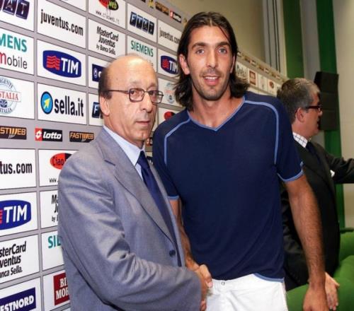 2001年5288万买门将！布冯24年前加盟尤文，费用至今仍排门将第3