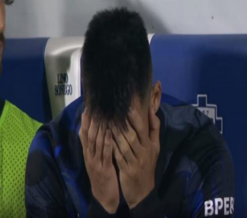 无缘意甲冠军！未出场的劳塔罗坐在替补席掩面哭泣