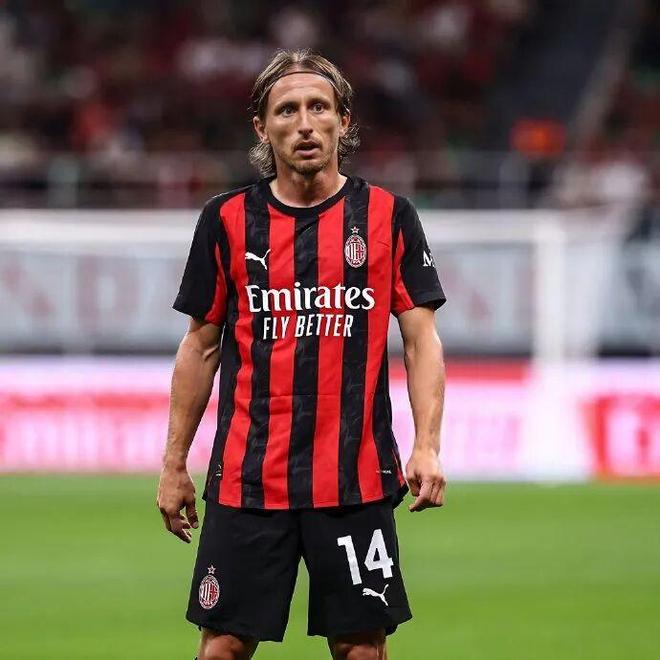 都灵主席丨我感觉他是1955年代的球员