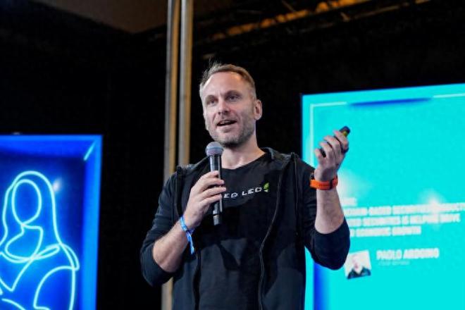 说要邀请穆里尼奥的泰达币公司CEO，全家都是蒂尼，再次报价尤文