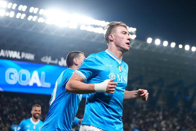 2-0！曼联旧将闪耀，那不勒斯进决赛，AC米兰出局，魔笛无缘首冠