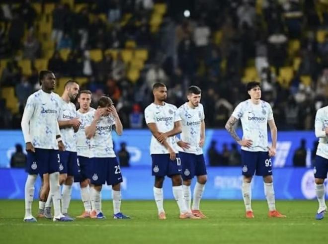 点球比一比谁更菜？齐沃再交学费，国米意超杯败北