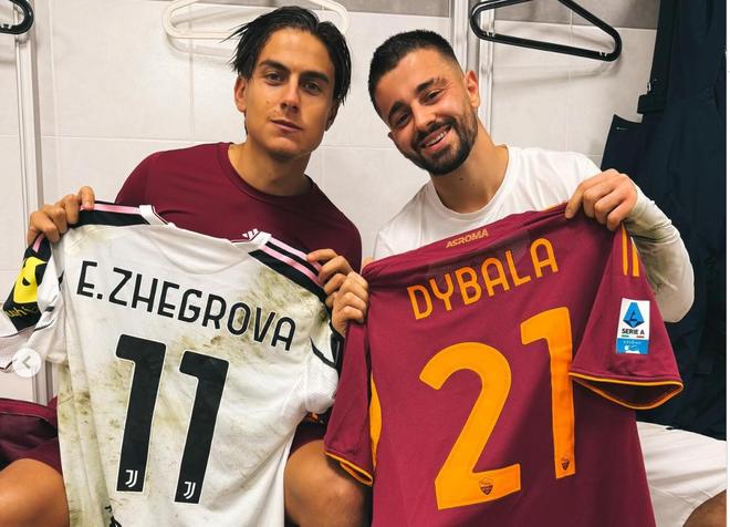 在尤文对阵罗马的比赛结束后，热格罗瓦与迪巴拉交换了球衣