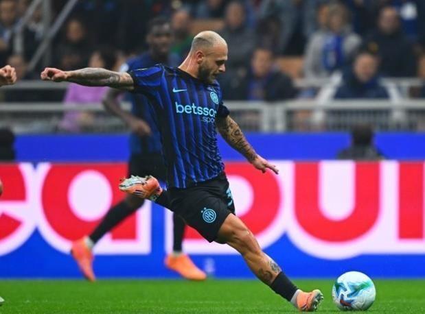 顶级飞翼！五大联赛头号机会制造者，他从流浪球员逆袭为国米核心