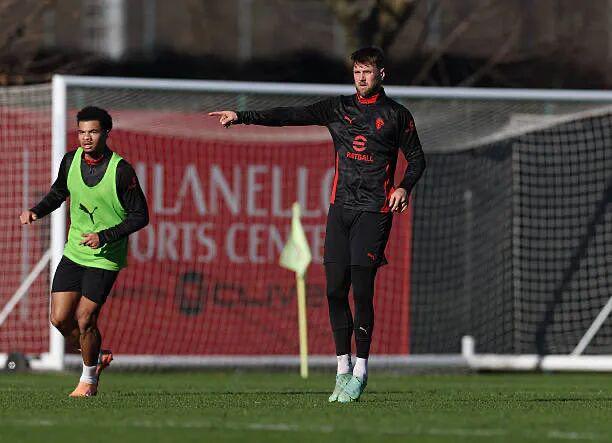 阿莱格里丨菲尔克鲁格明天可以出战卡利亚里