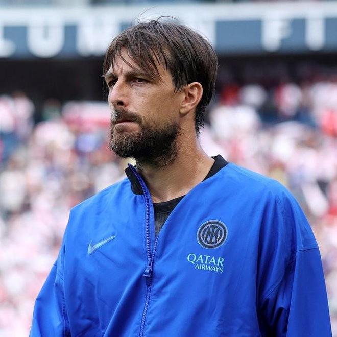 斯基拉：利雅得新月重启签下国米后卫阿切尔比的谈判