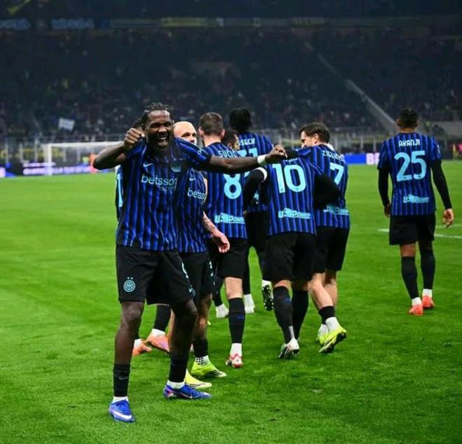 劳塔罗传射建功国米3-1力克博洛尼亚 蓝黑军团登顶意甲榜首