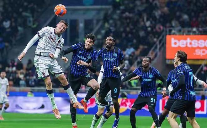 蓝黑军团主场奏凯 国米3-1力克博洛尼亚登顶意甲