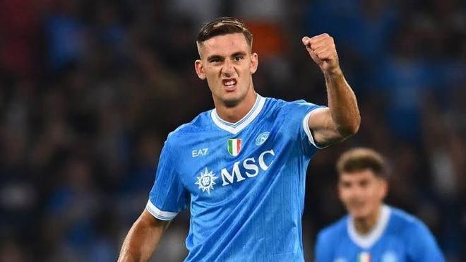 斯基拉：两家英超俱乐部和本菲卡关注着洛伦佐-卢卡