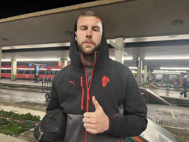 跟队记者：帕夫洛维奇在对阵佛罗伦萨受伤后眉骨缝了9针