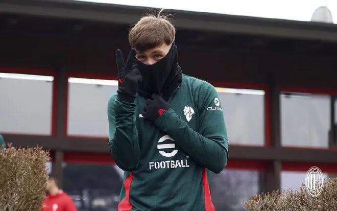 隆戈丨仅四天便恢复了团队训练