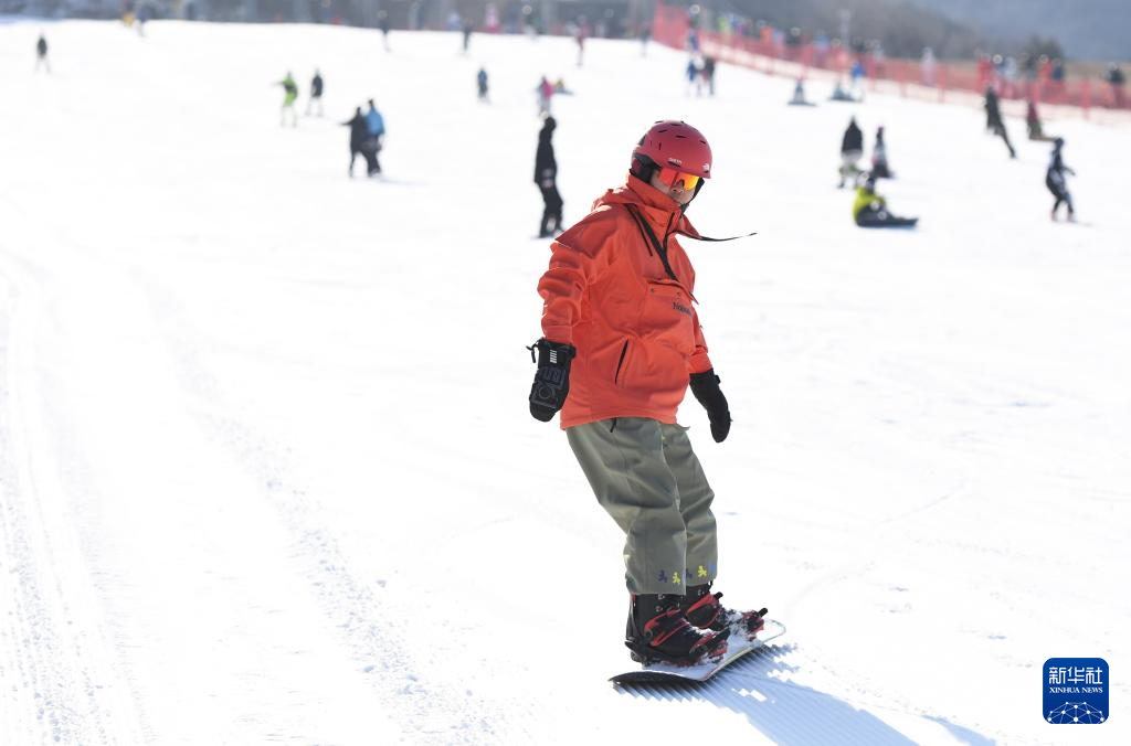 京郊小镇滑雪热