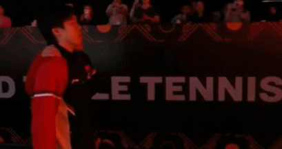 无缘决赛！王楚钦赛前退赛，王皓一路护送爱将离场