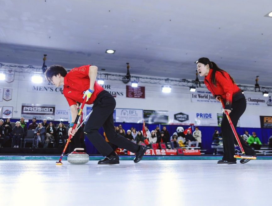 冰壶奥运落选赛：中国队混双组合小组第二晋级附加赛