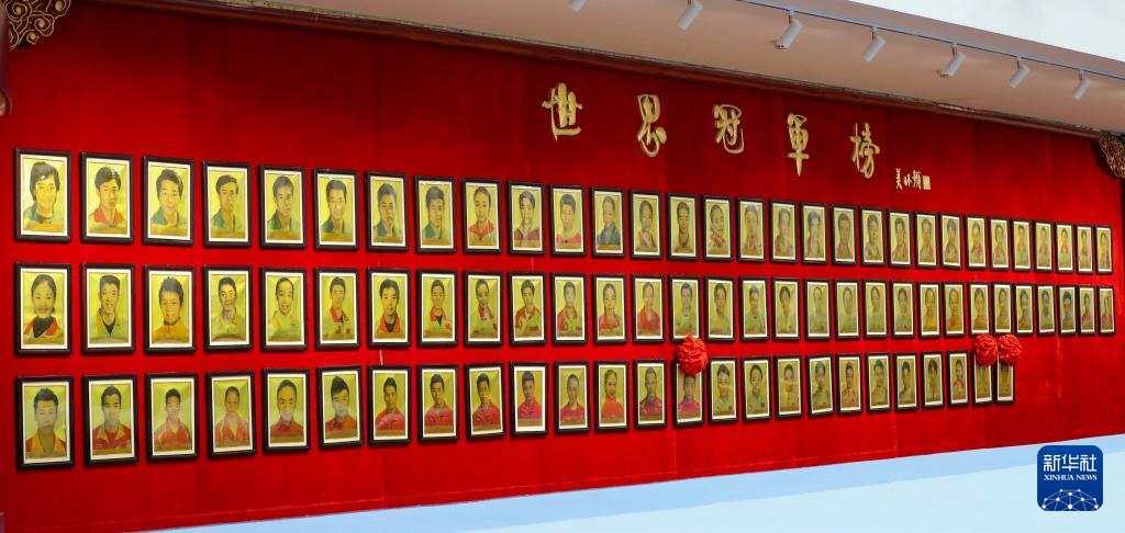 中国体操队世界冠军登榜仪式举行