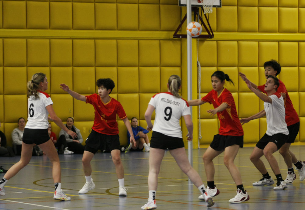 郑州大学荷球队第六次参加国际荷球“挑战杯”