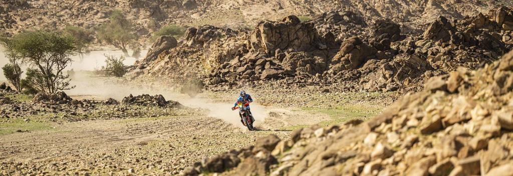 达喀尔拉力赛第一赛段 | 西班牙新星卡内特领跑摩托车组