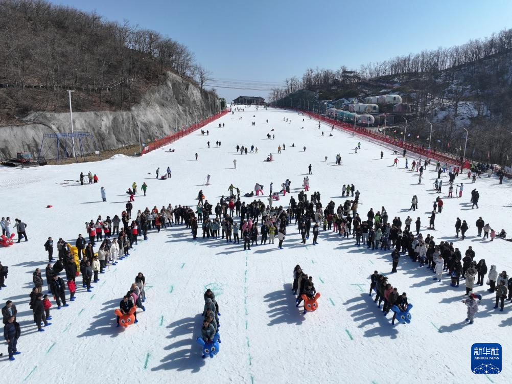 湖北保康：乐享冰雪嘉年华