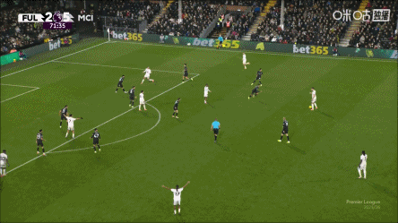 两队对轰8球!丘库埃泽替补建功,富勒姆再扳一球 两队对轰8球!丘库埃泽替补建功,富勒姆再扳一球