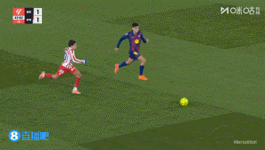 马丁飞铲小西蒙尼，主裁出示黄牌