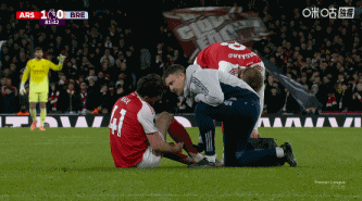 一场伤退两人！赖斯小腿不适无法坚持比赛，约克雷斯替补登场