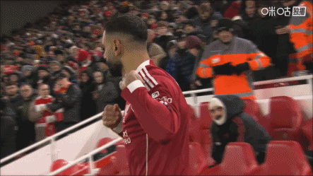 来了！萨拉赫下半场开始时替补登场，换下加克波