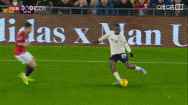 第8分钟！海文是曼联自22年4月卢克·肖后在英超主场最快染黄球员