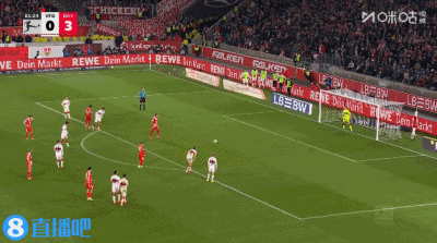 失了智！斯图加特后卫手球送红点，凯恩点射破门本场梅开二度