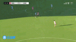 温哥华三连中柱！萨比内切射门中柱，皮球弹出又击中另一侧立柱