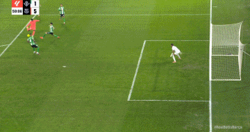 巴尔特拉送点！VAR对话：他的手臂扩大防守面积，应判罚点球