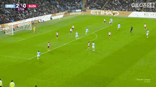 错失良机！谢尔基精彩突破传中，哈兰德近距离射门被解围