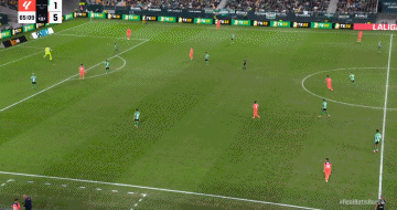 3打1没进...亚马尔抢断后分球巴德吉，后者单刀被封堵