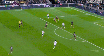 这没进啊?萨尔禁区内无人盯防得球,调整过多打门被扑错失良机! 这没进啊?萨尔禁区内无人盯防得球,调整过多打门被扑错失良机!