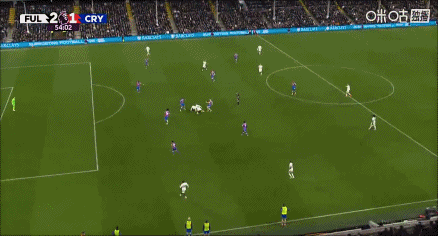 可惜了!史密斯·罗精彩推进凌空破门,但因丘库埃泽越位进球无效 可惜了!史密斯·罗精彩推进凌空破门,但因丘库埃泽越位进球无效