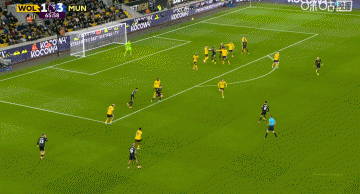 差一点！B费挑传，库尼亚近距离头球攻门被扑