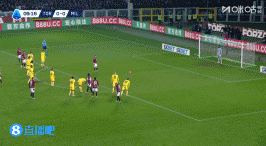 米兰客场0-1落后都灵！托莫里禁区内手球送点，弗拉西奇点射命中