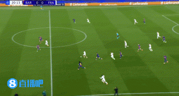 被反击打穿！亚马尔带球被断，克瑙夫单刀破门，巴萨0-1落后法鹰