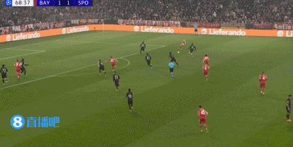 4场欧冠进3球!17岁卡尔左脚卸球后凌空抽射破门,为拜仁反超比分 4场欧冠进3球!17岁卡尔左脚卸球后凌空抽射破门,为拜仁反超比分