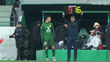 上半场伤情有影响！国安半场换人，冯博轩换下张玉宁