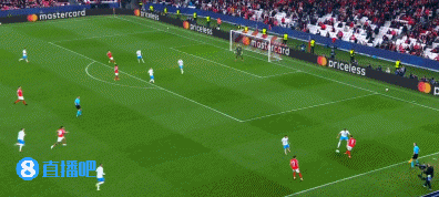 难道连胜要来了？本菲卡再入一球，暂2-0领先那不勒斯