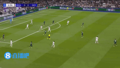 错失良机!罗德里戈传中,维尼修斯好机会射门打偏 错失良机!罗德里戈传中,维尼修斯好机会射门打偏
