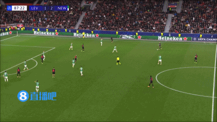 药厂行云流水配合！格里马尔多巧妙漏球+反跑前插完成绝平