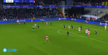 头顶脚踢！马杜埃凯头球顶空门达双响 苏维门迪助攻，枪手2-0领先