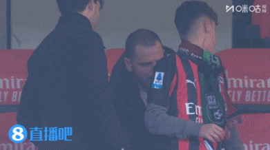 许久未见！前米兰球员博努奇来到米兰主场观战