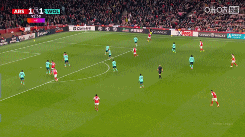 反绝杀！萨卡传中造狼队后卫自摆乌龙，阿森纳补时2-1再次领先