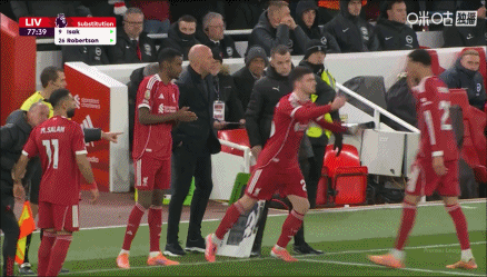 利物浦第78分钟换上伊萨克、罗伯逊，换下埃基蒂克、维尔茨