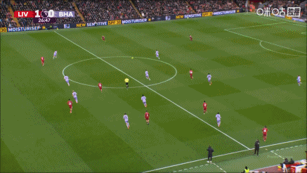 萨拉赫刚登场就不贪功传球给麦卡，后者再传埃基蒂克皮球被没收