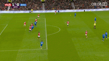 立功了！伯恩茅斯近距离头球，拉门斯快速扑救救险