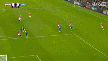 有威胁！姆伯莫传中芒特射门，被守门员扑出