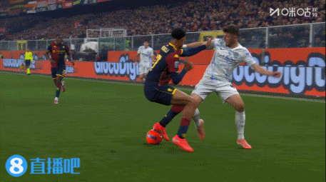 苏契奇禁区内被拦腰拉倒，裁判未判罚点球